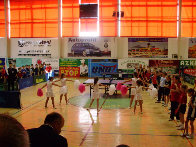 Otvárací ceremoniál sprevádzalo vystúpenie mažoretiek